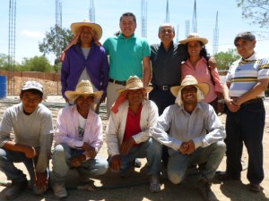 Building Chair Ramiro in turquoise shirt with Committee members and Saturday work crew