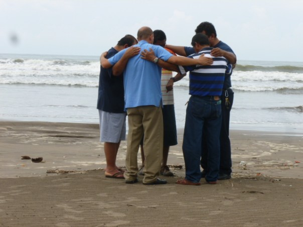 Congregational pastors praying on the beach before returning home from the Novillero, Nayarit retreat
