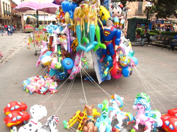 One of my favorite parts of Mexican culture was the ubiquity of children’s toys. From blow up balloons, to piyatas, to slides and swing sets, every restaurant, rest stop and random patch of grass was supplied. /   Un aspecto encantador de la cultura Mexicana fue los juguetes de niños en todas partes.  Se encuentran en cada restaurante, parador de la carretera, y pedacito de césped, unos globos a soplar, piñatas, colompios y resbaladores. 
