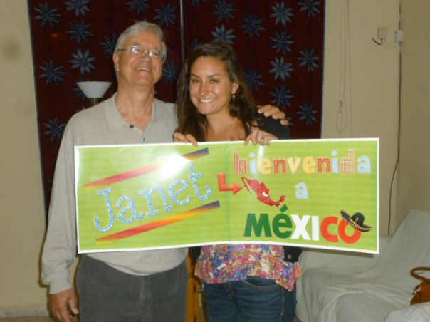 One of the wonderful families I met, Heidi and Rojelio, made this welcome sign for me. Exhausted as I was after a long day of travel, I was touched by the effort put in by people whom I had yet to meet. Una de las familias maravillosas que conocí fue de Sra. Heidi con Pastor Rogelio quienes hicieron este rotolo de bienvenida para mi.  Aunque agotada después de un largo dia de viaje, me tocó fuerte el esfuerzo de la parte de gente que yo no había todavía conocida. 