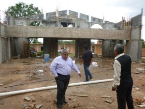 Pastor Augustin Martinez de los Discipulos de Cristo en Oregon tambien visitó  Maravillas luego de la construcción/ Salem, Oregon Disciples Pastor Augustin Martinez also visited