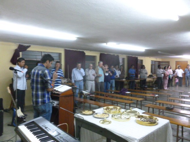The Lord's Supper durinng closing worship of Disciples (CICE) Assembly May 2015/ La Santa Cena en el culto de clausura de la Asamblea de los Discipulos (CICE) en mayo 2015